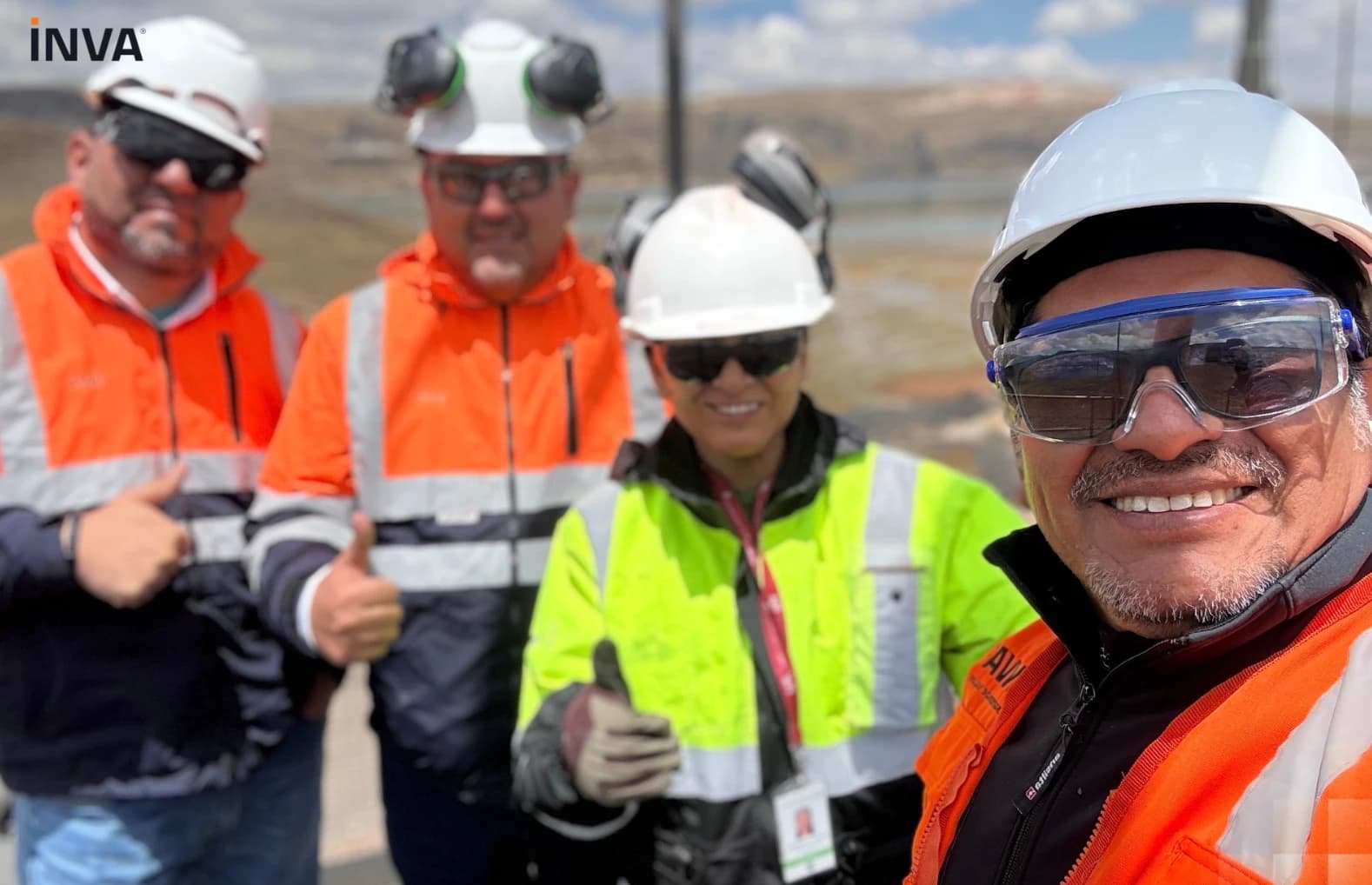Equipo INVA en terreno en una operación minera